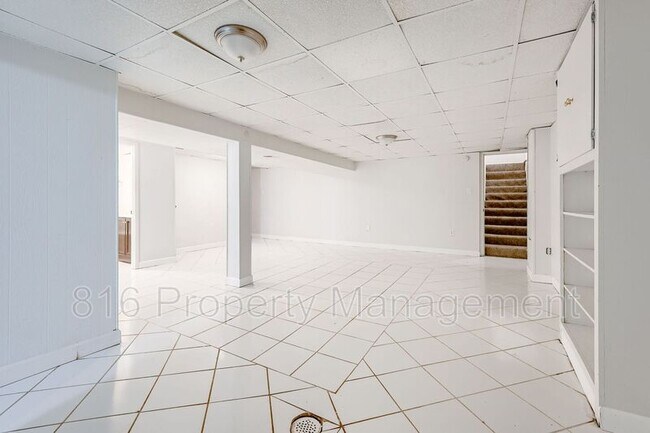 Building Photo - 3828 E 72nd Terrace