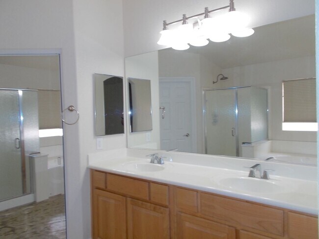 Building Photo - 8317 W Jeremiahs Lodge Ave