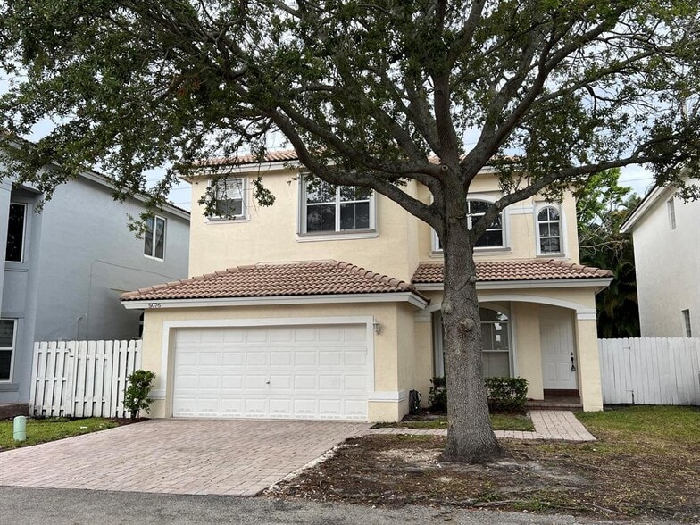Primary Photo - 5076 SW 38th Way