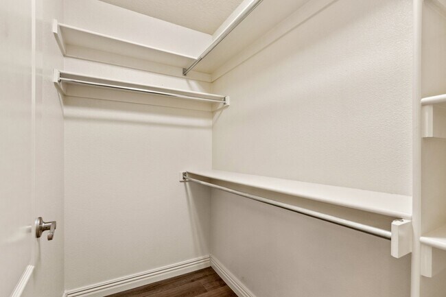 Building Photo - Wonderful home centrally located in Centerton with SOLAR - cut your electric bill down tremendously!