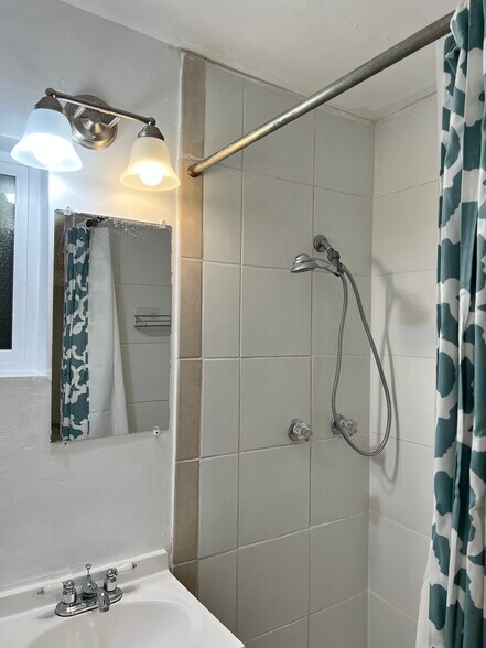 Building Photo - 1871 Peach Pl