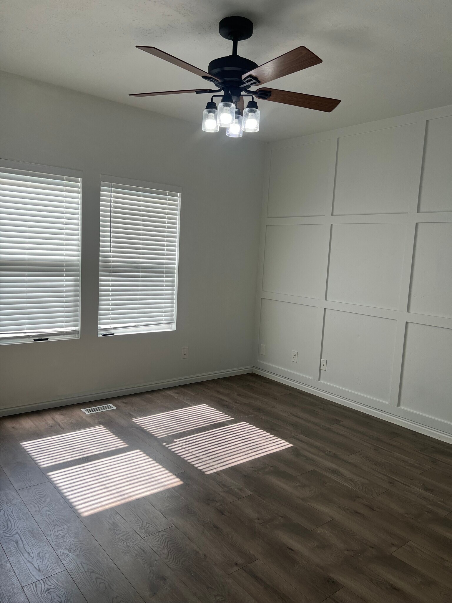 Building Photo - 4146 NE Pinion Cir