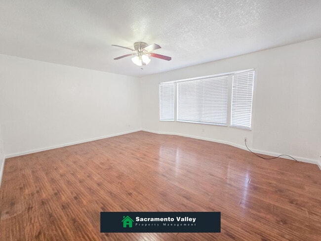 Building Photo - 8440 Sierra Sunset Dr
