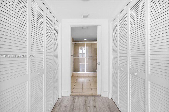 Building Photo - 19501 W Country Club Dr