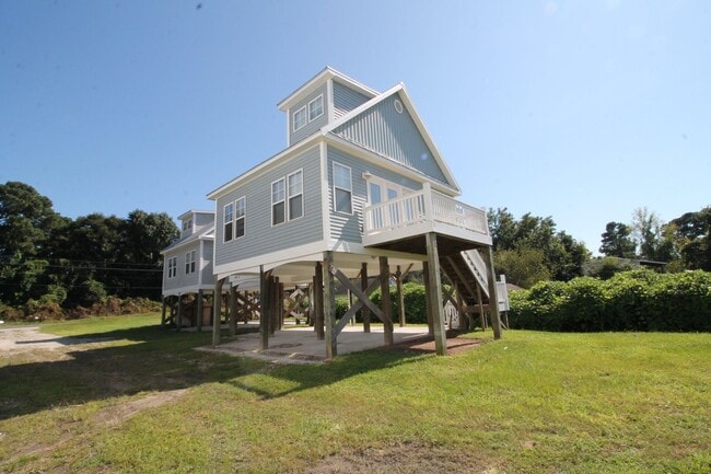 Primary Photo - 2BR, 2BA Duplex with Close Water Access fo...