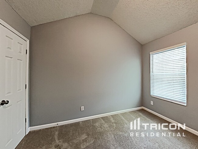 Building Photo - 4151 Ravenwood Ct