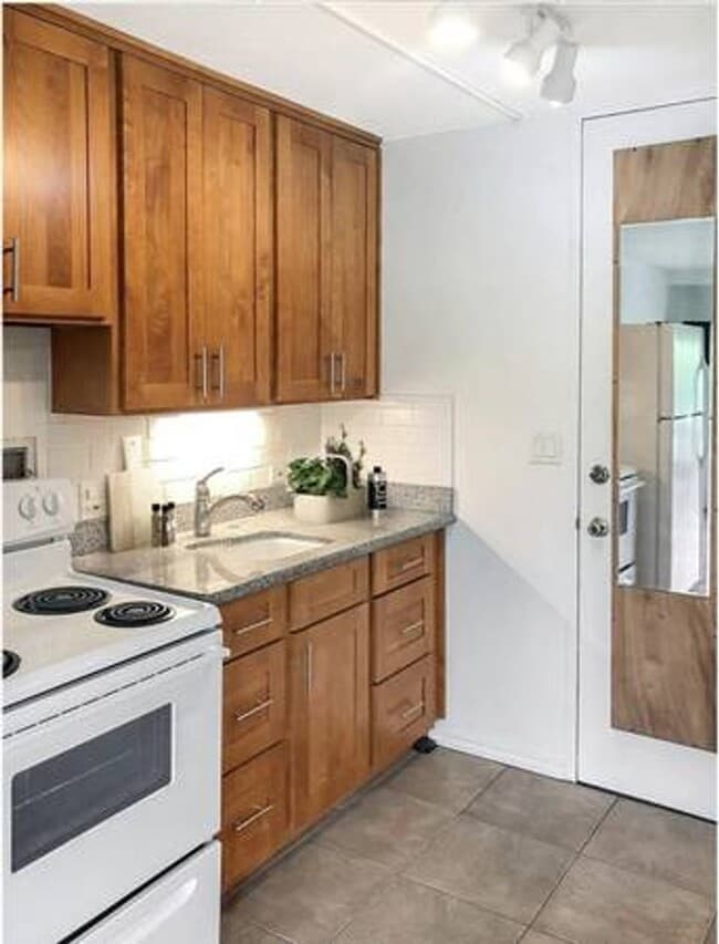 Building Photo - 1511 Nuuanu Ave