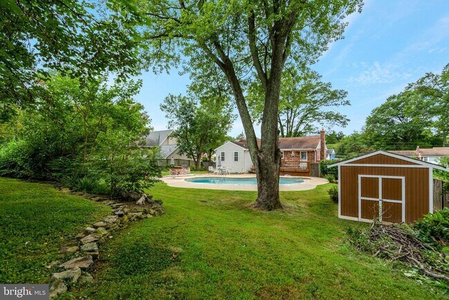 Building Photo - 4213 University Dr