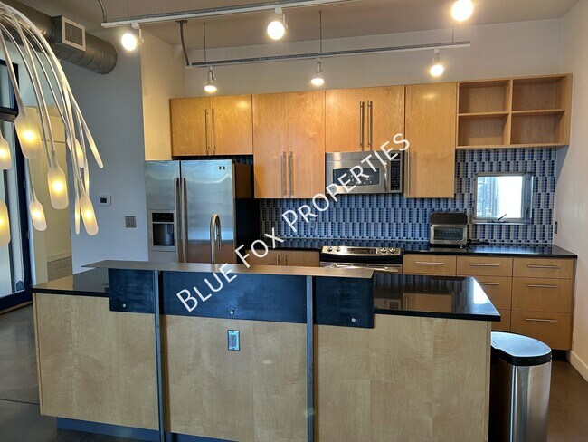 Building Photo - 3611 E 3rd St