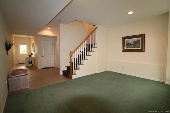 Building Photo - 49 Woodcrest Ln