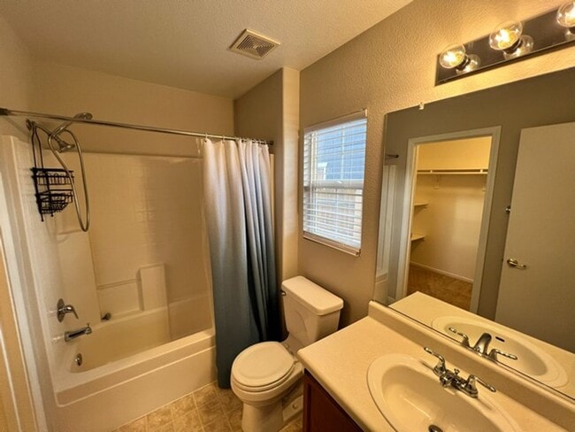 Building Photo - Lemon Valley Three Bedroom