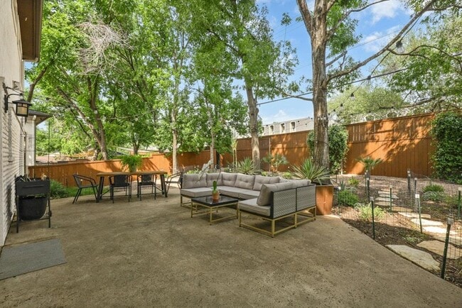 Building Photo - 2307 Alta Vista Ave
