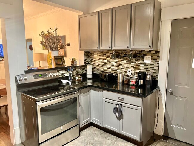 Building Photo - 5006 Hardy St