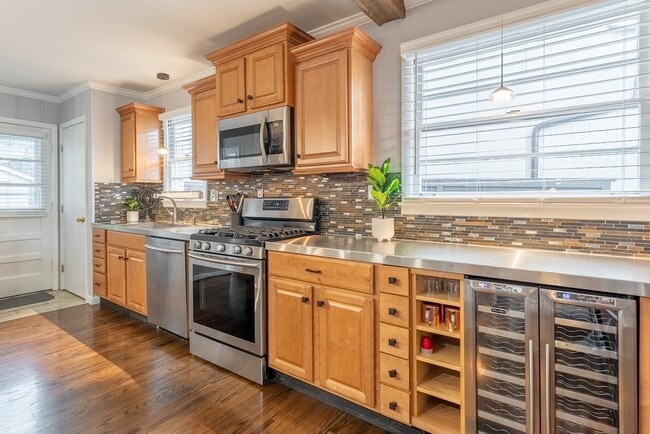 Building Photo - 1601 15th Ave S