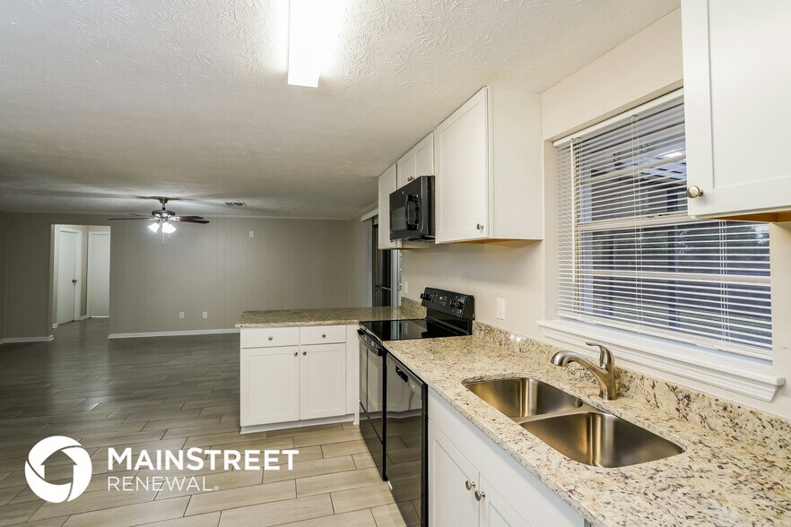 Building Photo - 960 Dostie Cir