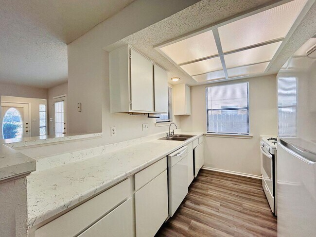 Building Photo - 9315 Kempler Dr