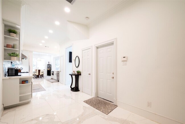 Building Photo - 4744 Post Oak Timber Dr
