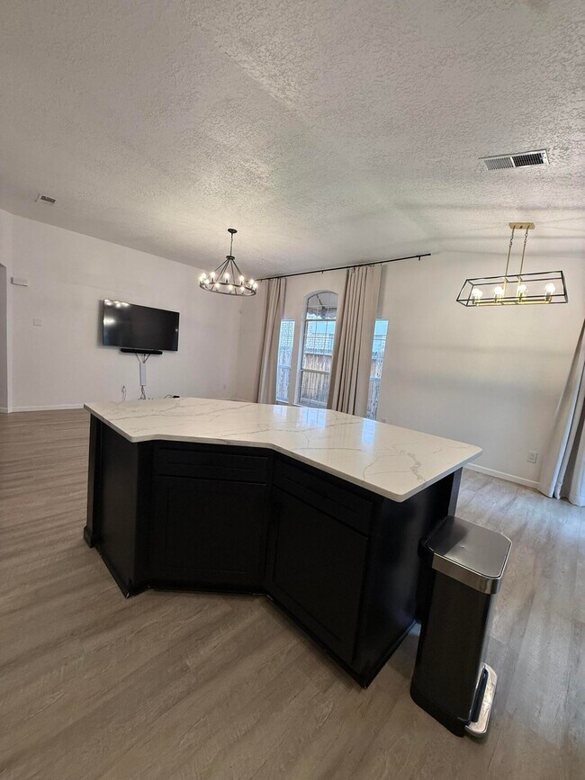 Building Photo - 7616 Copperfield Dr NE