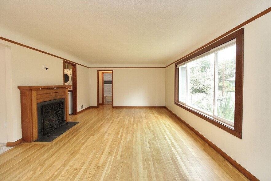 Building Photo - 9823 SW 55th Ave