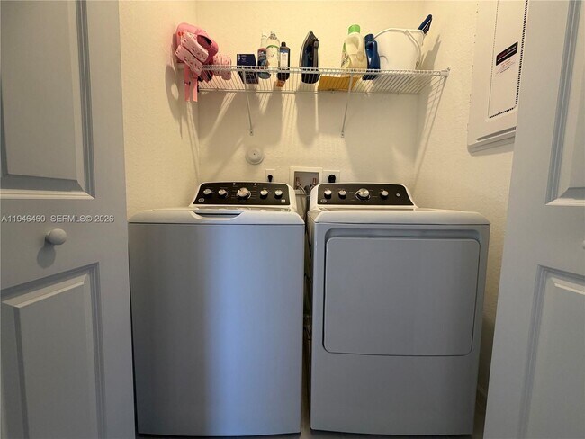 Building Photo - 145 SW 184th Ave