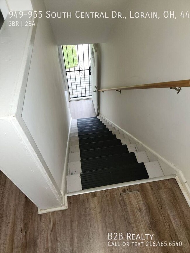 Building Photo - 949-955 South Central Dr., Lorain, OH, 440...