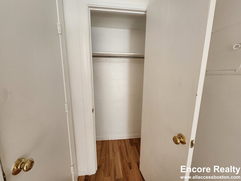 Building Photo - 405 Beacon St