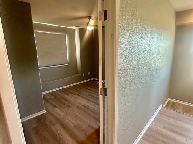 Building Photo - 32358 Gardenvail Dr