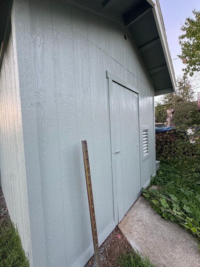 Building Photo - Spacious Country Home w/ HUGE SHOP!