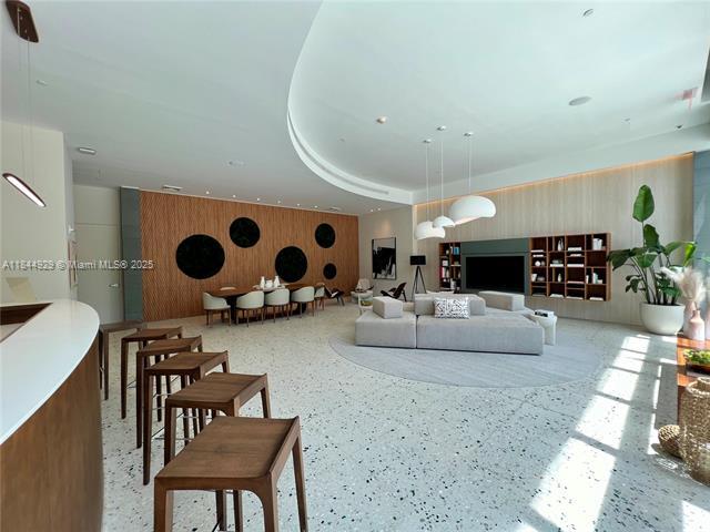 Building Photo - 460 NE 28th St