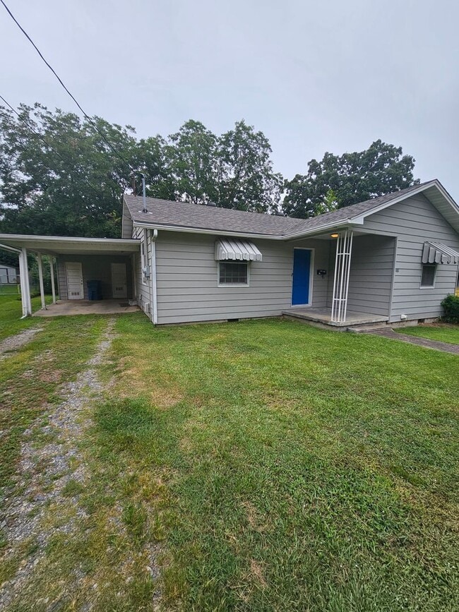 Building Photo - Home in Malvern
