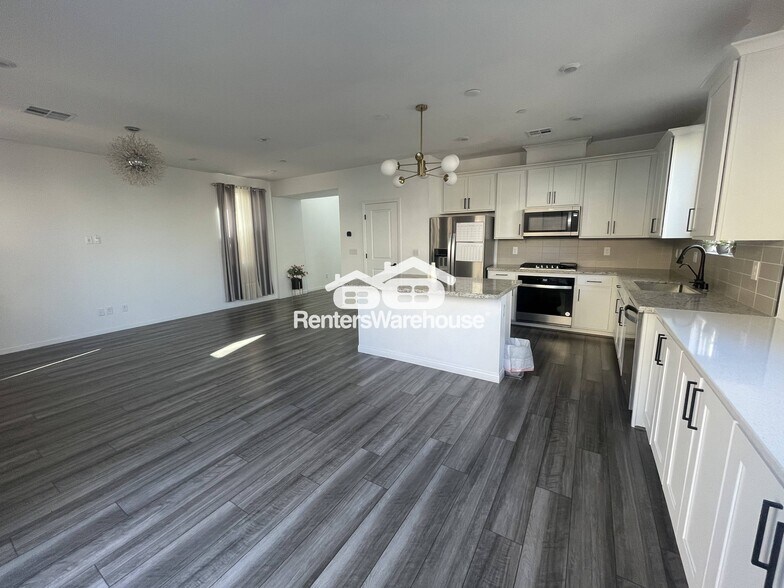 Building Photo - 856 Benning St