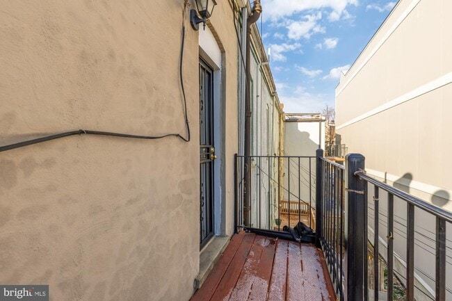 Building Photo - 1033 5th St NE