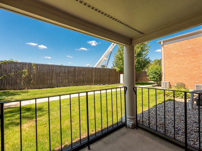 Building Photo - 530 Shorely Dr