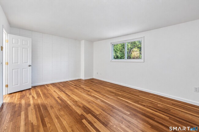 Building Photo - 19 Denlar Dr