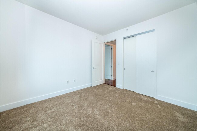 Building Photo - 175 Huguenot St