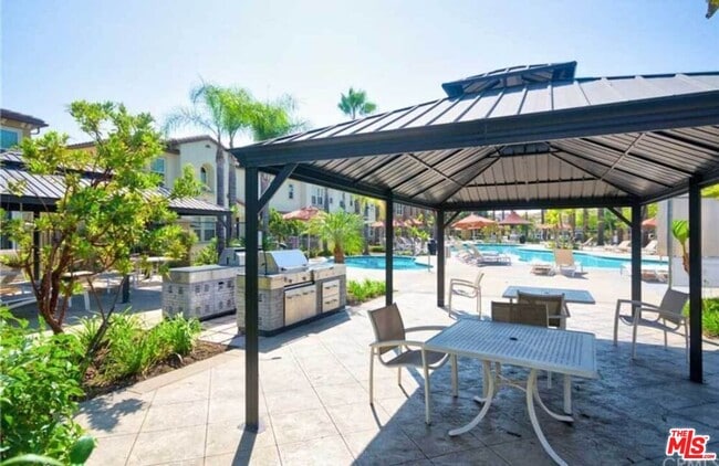 Building Photo - 10533 Maple Ln