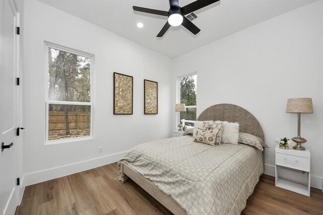 Building Photo - 23855 Creek Wood Dr