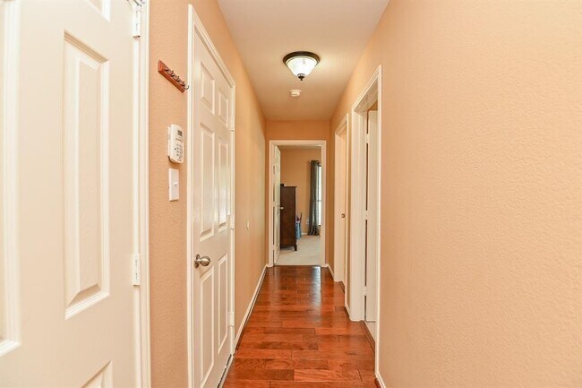 Building Photo - 4903 Lake Gladewater Ct