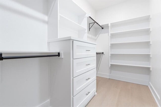 Building Photo - 6911 Orange Ave