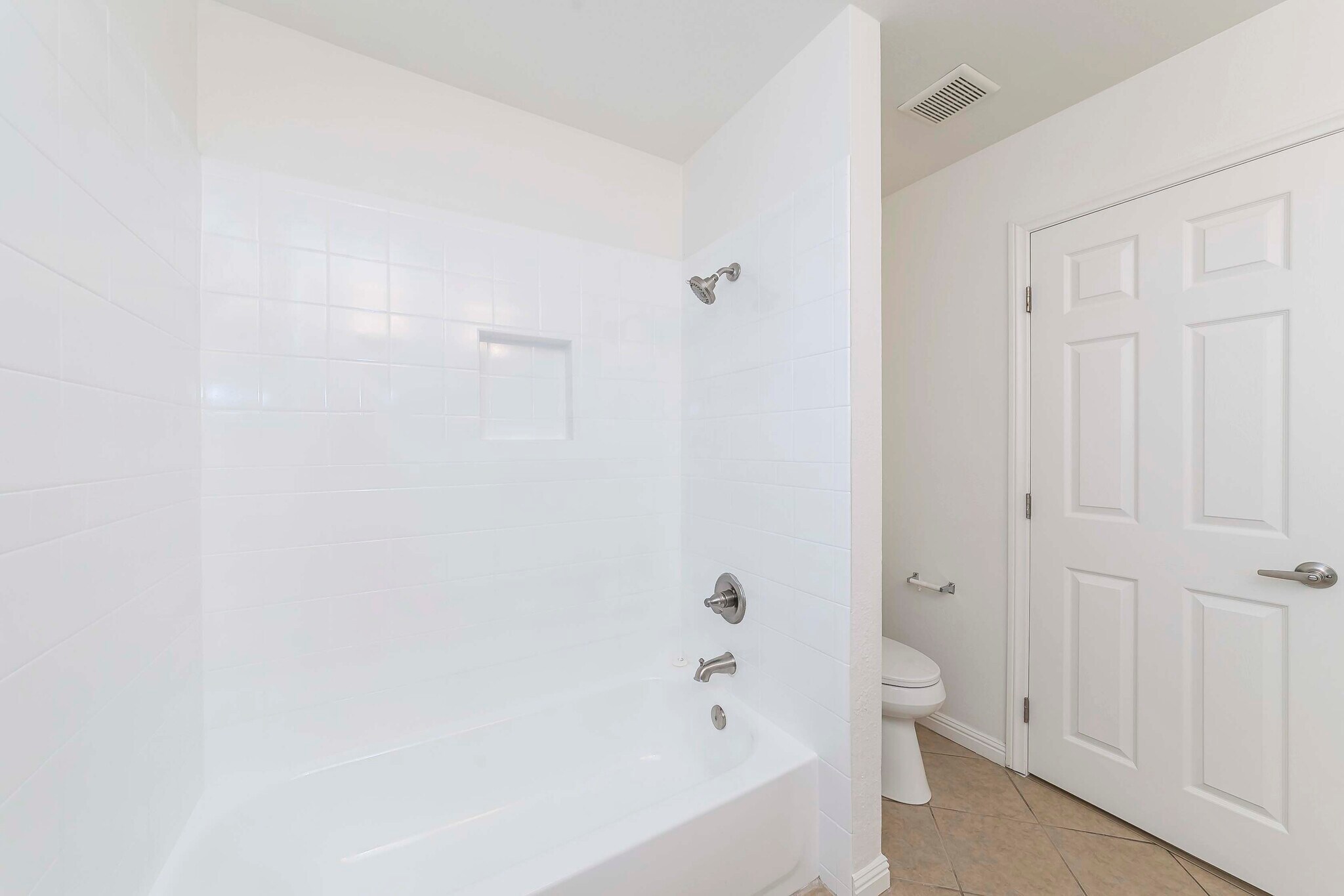 Building Photo - 2423 Coventry Cir