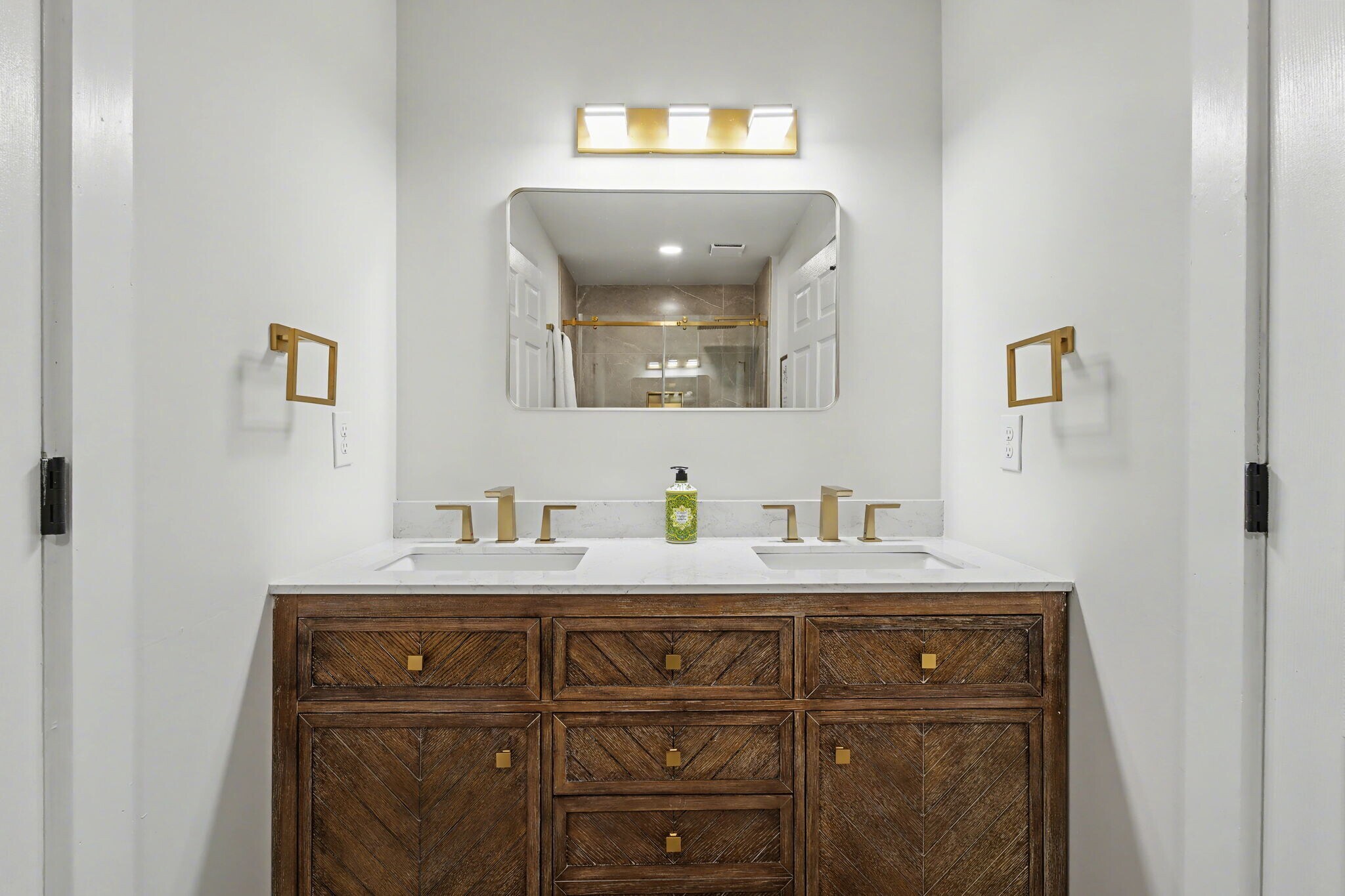 Building Photo - 9345 Rocky Woods Dr