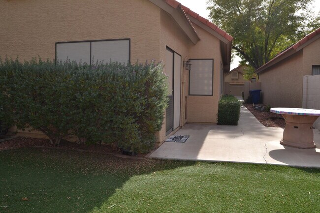 Building Photo - 4648 W Harrison St
