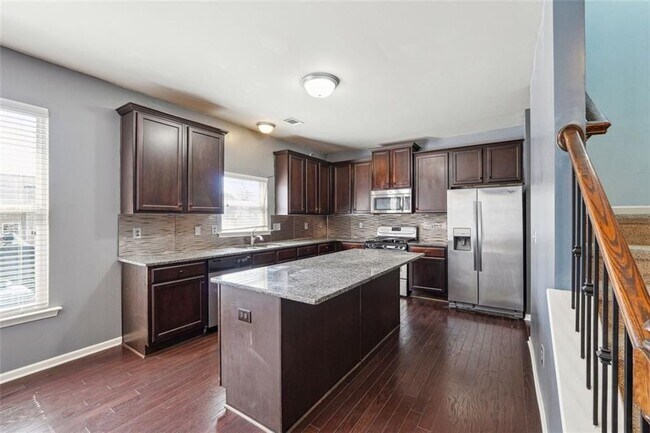 Building Photo - 6331 Salinger Ct