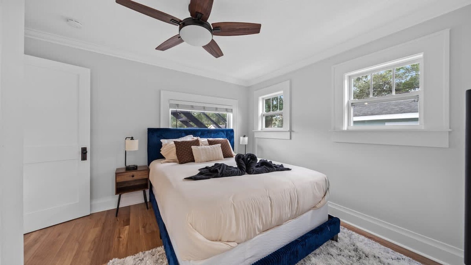 Building Photo - 720 1/2 West Woodlawn Avenue-SI ID1271939P