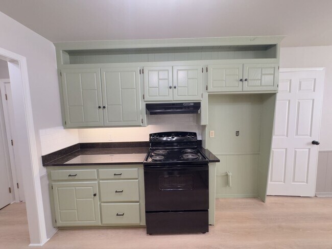 Building Photo - Updated 3-Bedroom, 2-Bathroom Duplex with a Spacious Fenced Backyard!