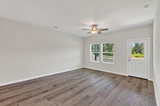 Building Photo - 7762 Bergamot Cir