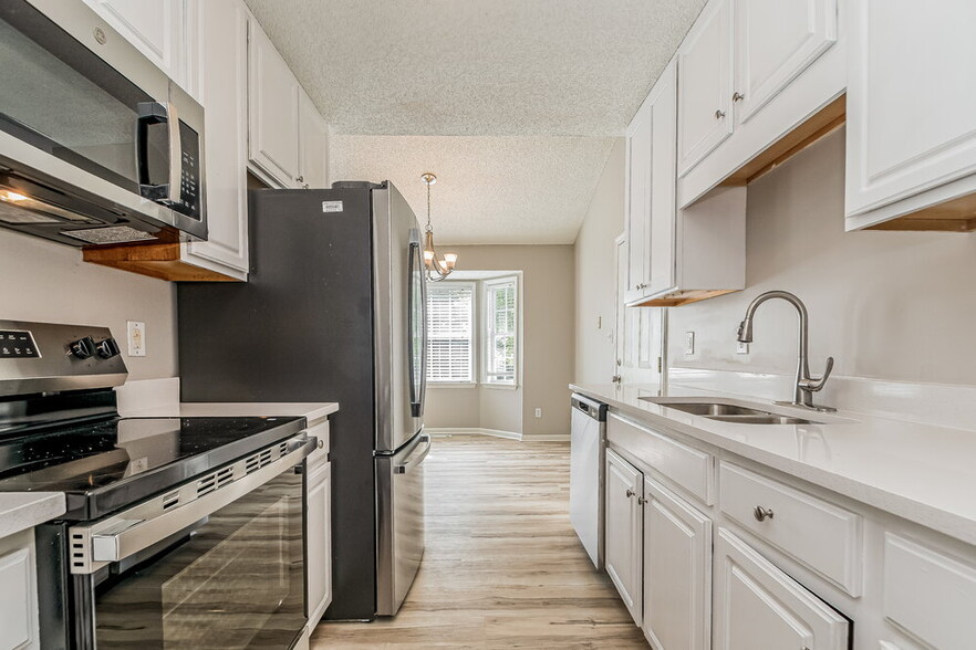 Building Photo - 1012 S Willhaven Dr