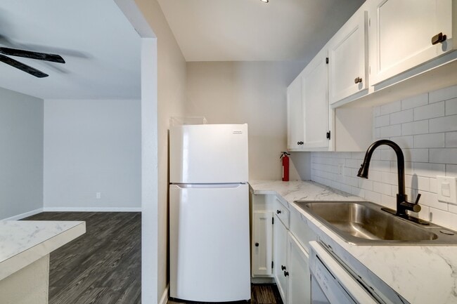 Building Photo - 2322 Dunlavy St