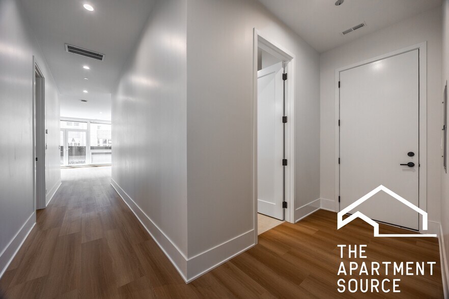 Building Photo - 1620 W Grand Ave