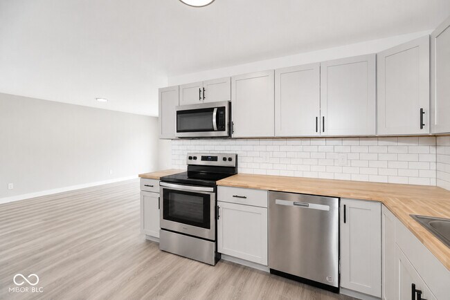 Building Photo - 3550 Eisenhower Dr